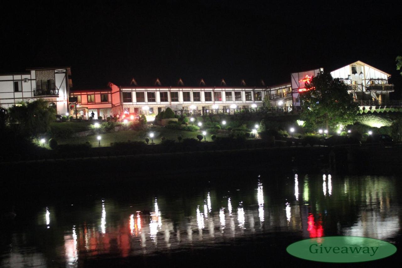 Mishyn-City Hotel Dobrovlyany エクステリア 写真