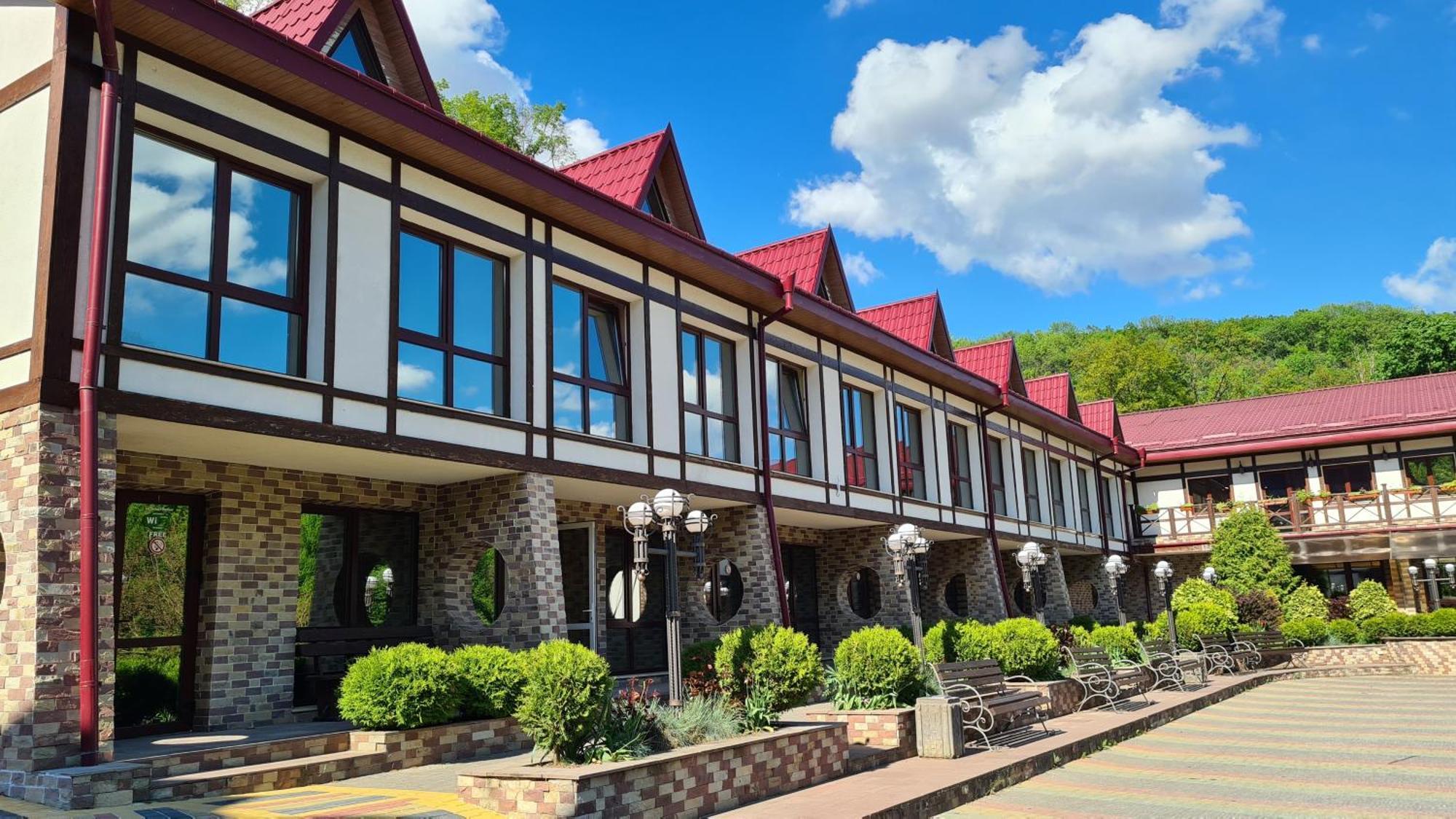 Mishyn-City Hotel Dobrovlyany エクステリア 写真
